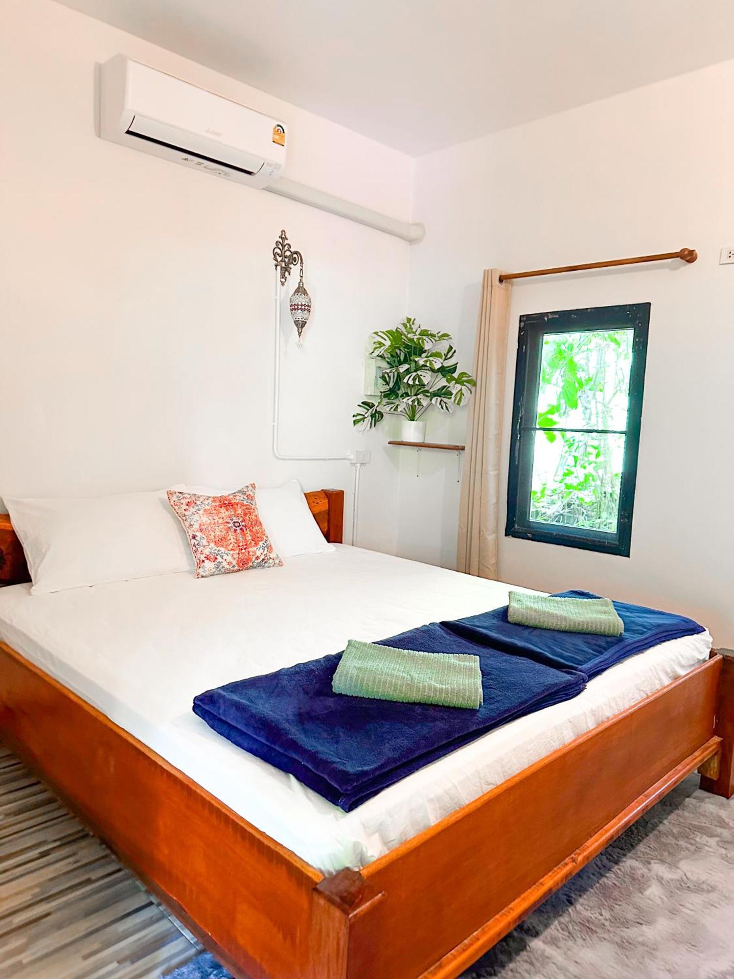 Jungle Vibes Hotel Thongsala Exterior photo
