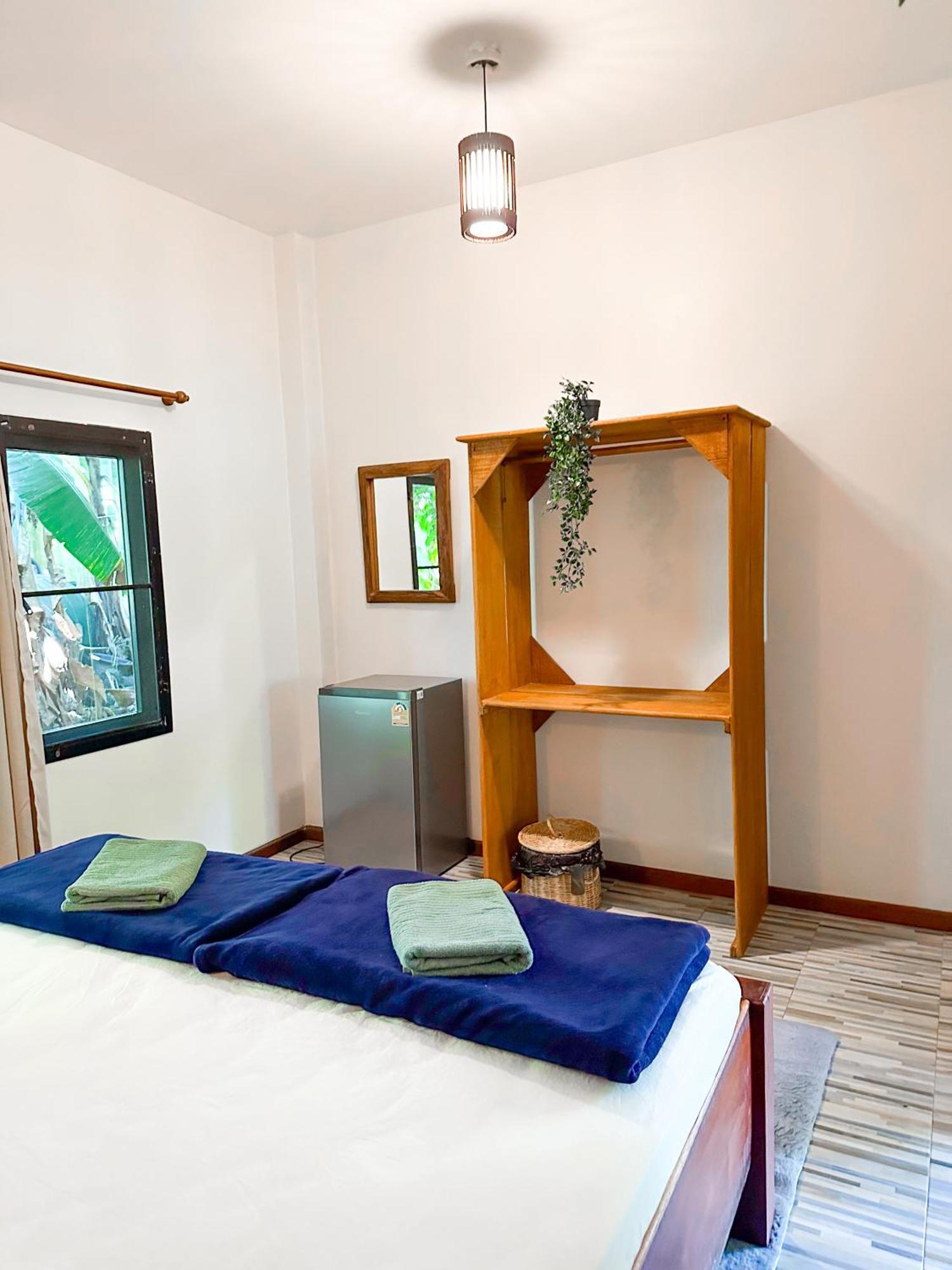 Jungle Vibes Hotel Thongsala Exterior photo
