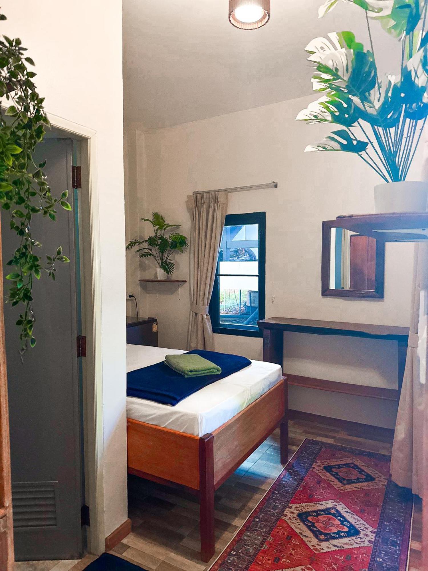 Jungle Vibes Hotel Thongsala Exterior photo